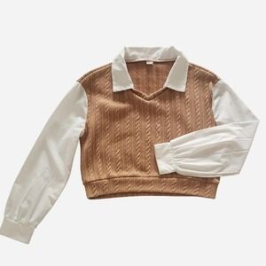 Academia cable textured tan and white cropped blouse with collar